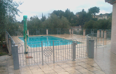 recinzione bordo piscina