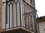 balustrade de balcon avec éléments croisés et rivets (agrandir)